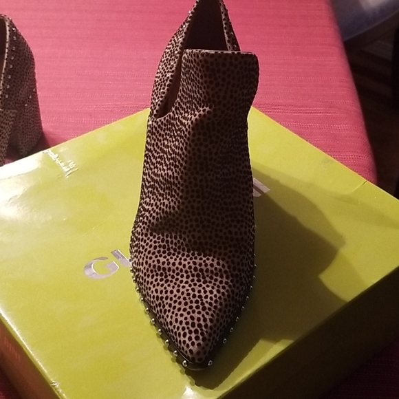 Shoes - Picture 3 of 4